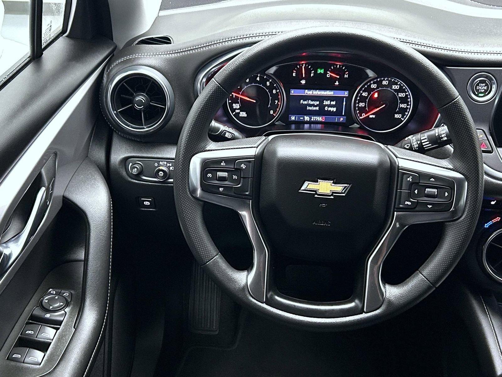 Used 2025 Chevrolet Blazer LT AWD/4WD image 12