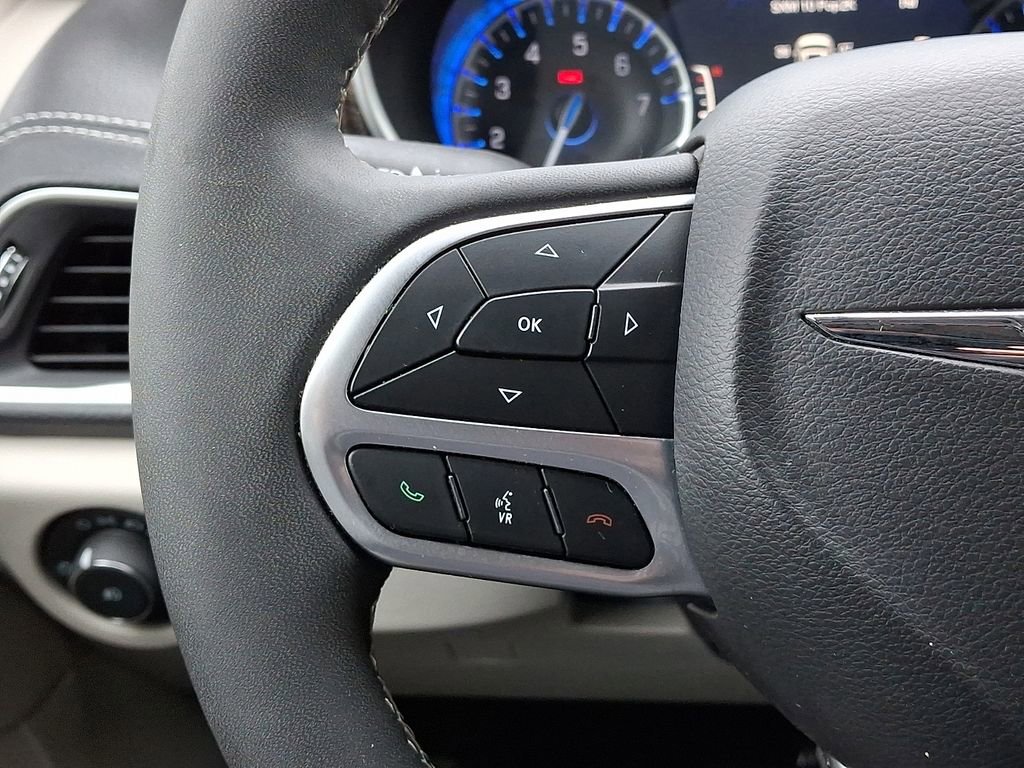 Used 2024 Chrysler Pacifica Limited FWD image 24