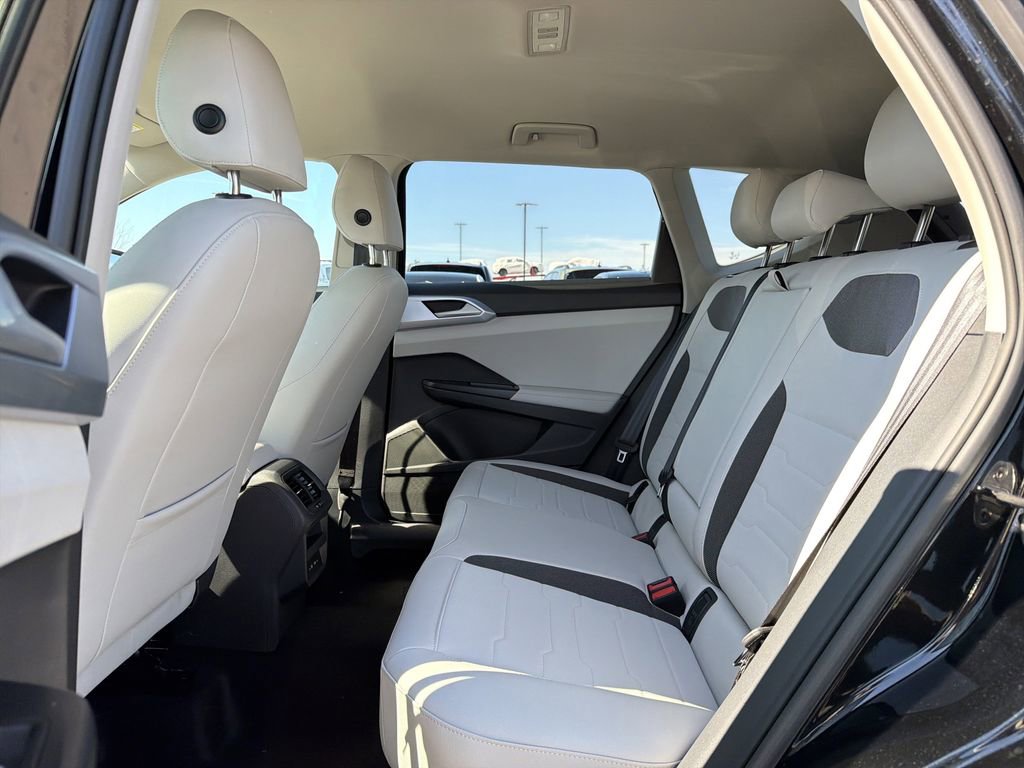 New 2026 Volkswagen Taos SE FWD image 13