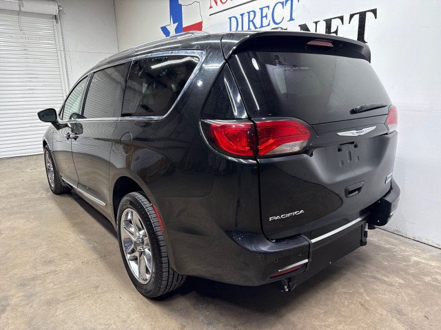 Used 2020 Chrysler Pacifica Touring-L FWD image 12