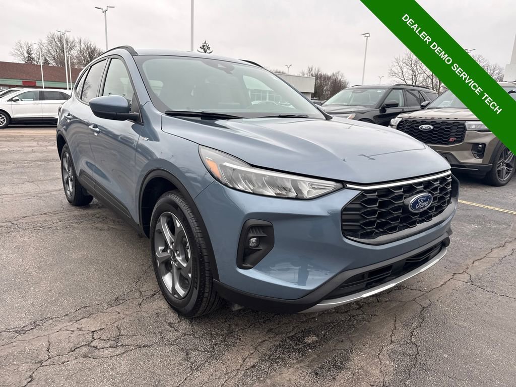 Used 2025 Ford Escape ST-Line Elite image 4