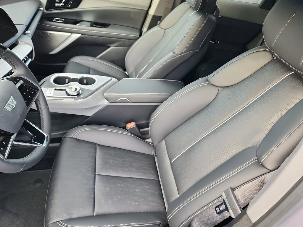 New 2026 Cadillac Optiq Luxury 2 image 8