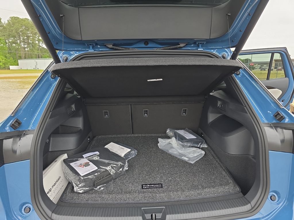 New 2026 Volkswagen Tiguan SEL R-Line AWD/4WD image 11
