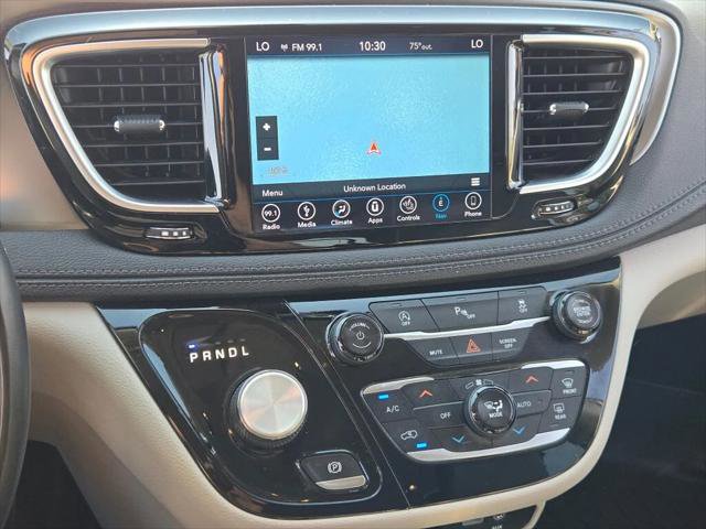 Certified 2018 Chrysler Pacifica Limited image 25