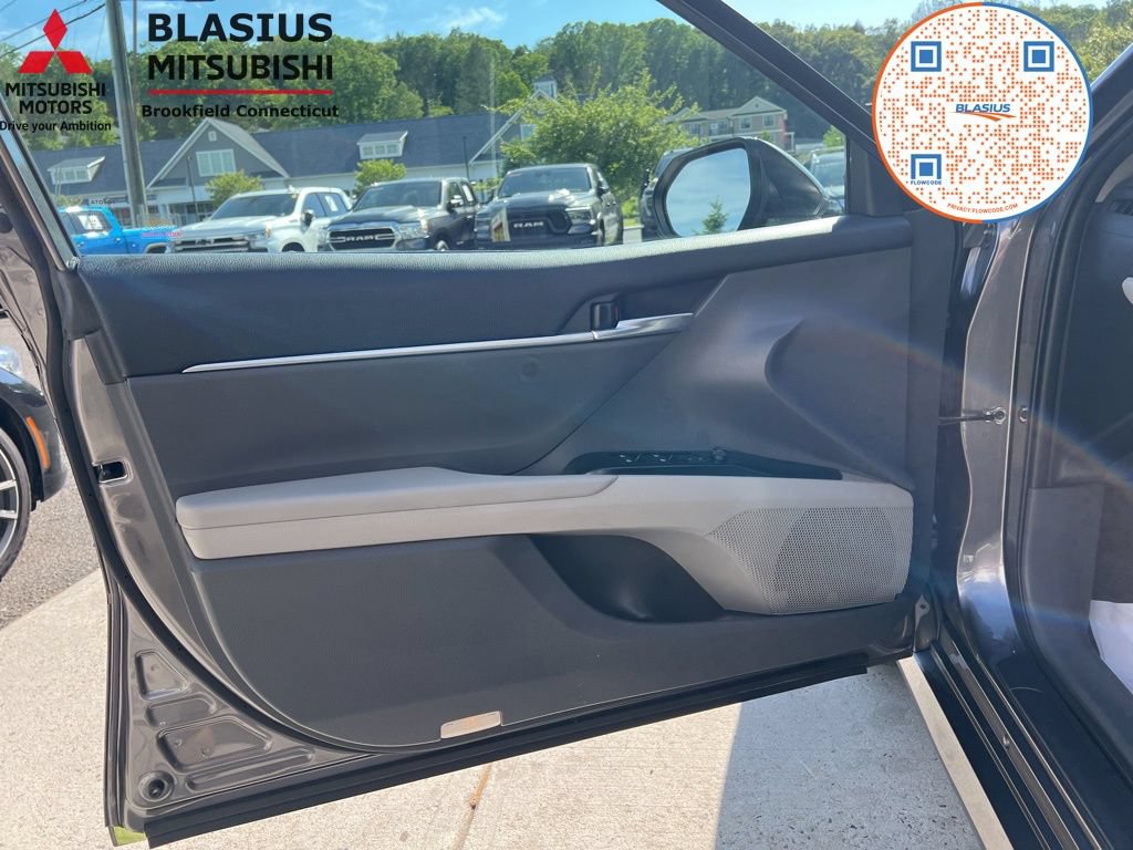 Used 2018 Toyota Camry LE FWD image 19
