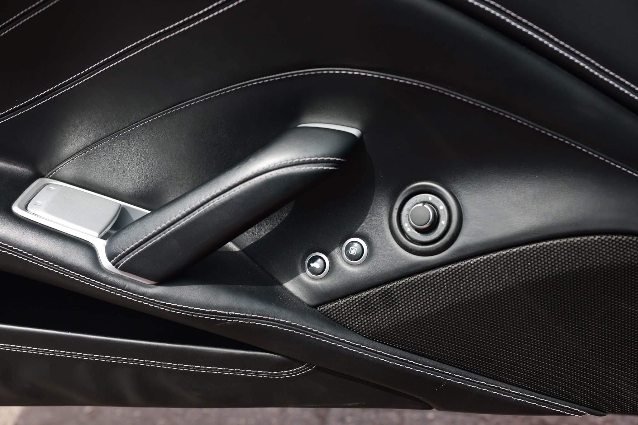 Used 2015 Ferrari California T RWD image 57