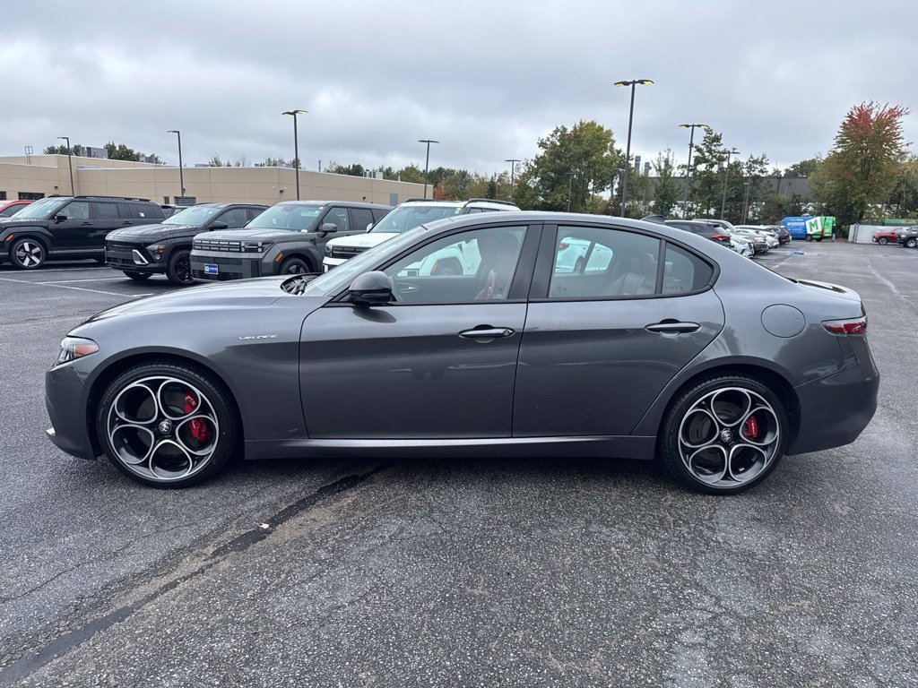 Used 2024 Alfa Romeo Giulia Veloce AWD/4WD image 4