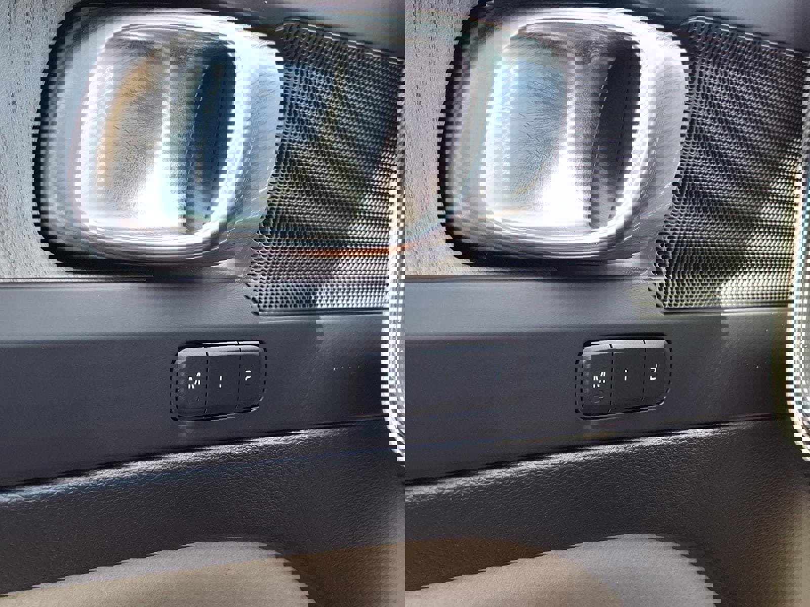 Certified 2023 Volvo XC40 B5 Plus AWD/4WD image 35