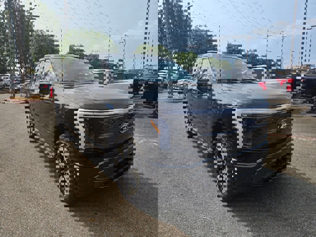 New 2025 Ford F150 Lightning Platinum image 3