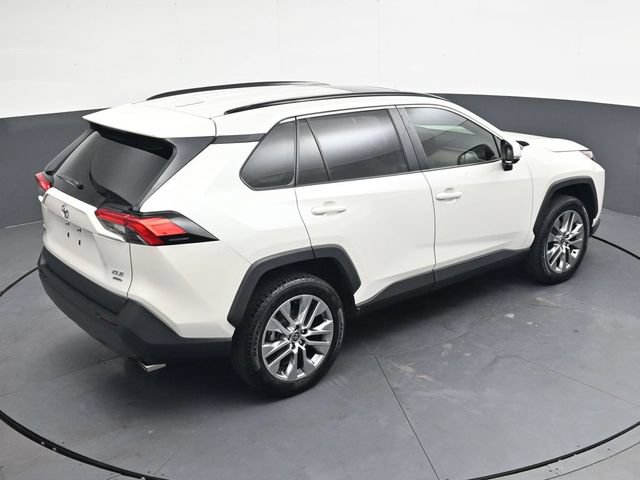 Used 2022 Toyota RAV4 XLE Premium AWD/4WD image 23