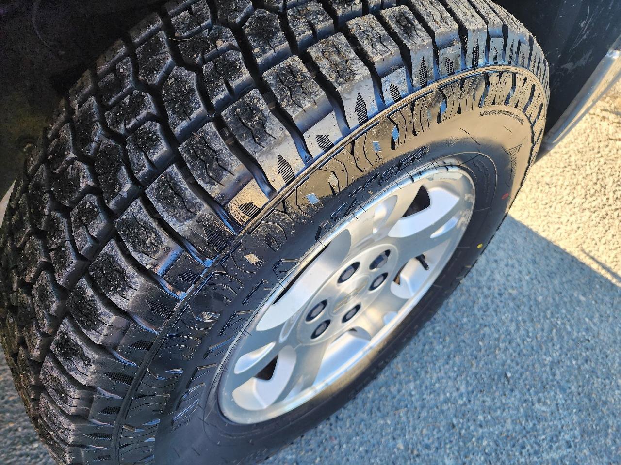 Used 2004 Chevrolet Avalanche Z71 w/ Sun And Sound Package image 40