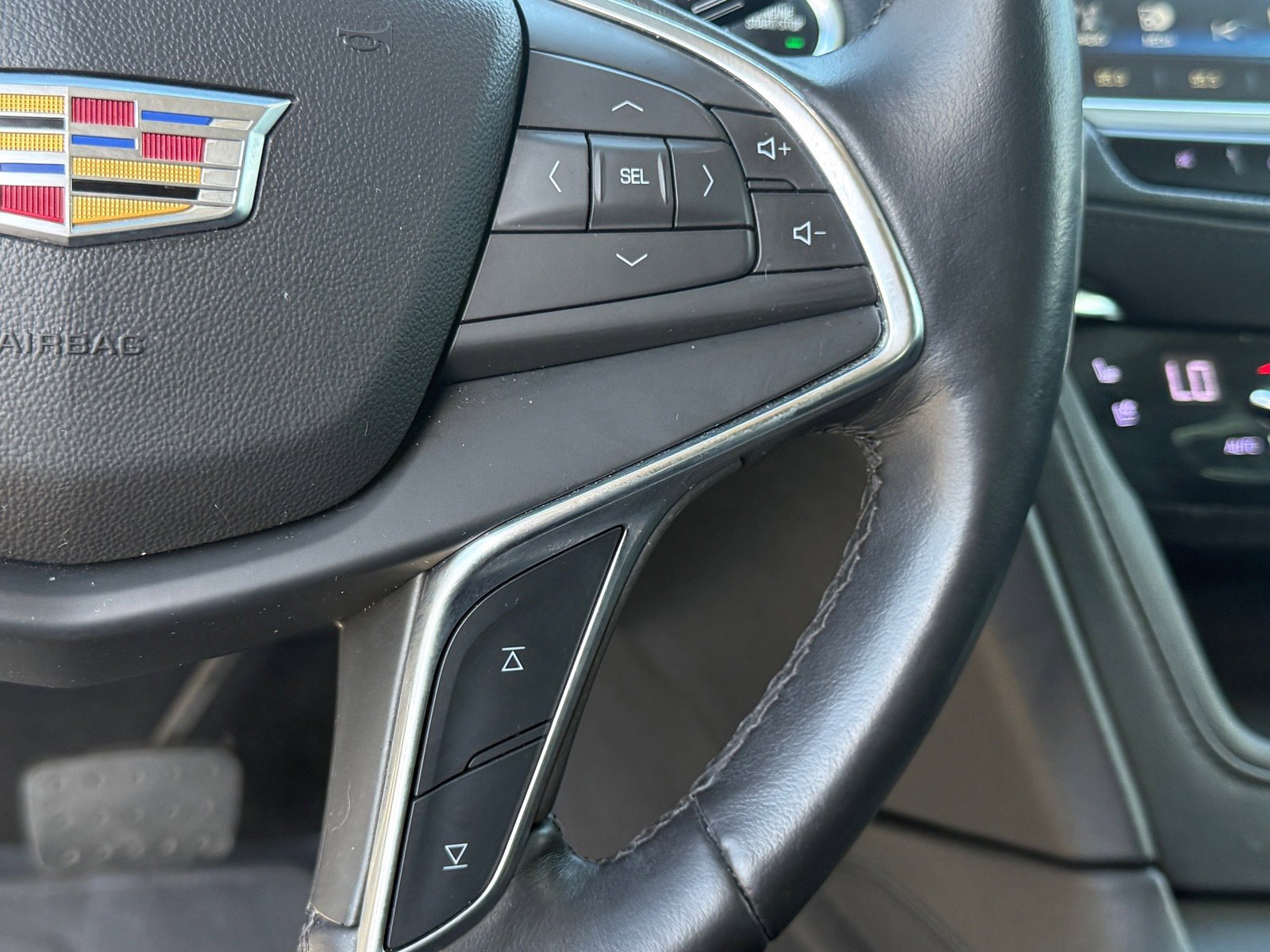 Used 2018 Cadillac XT5 Premium Luxury w/ LPO, Black Ice Package FWD image 15