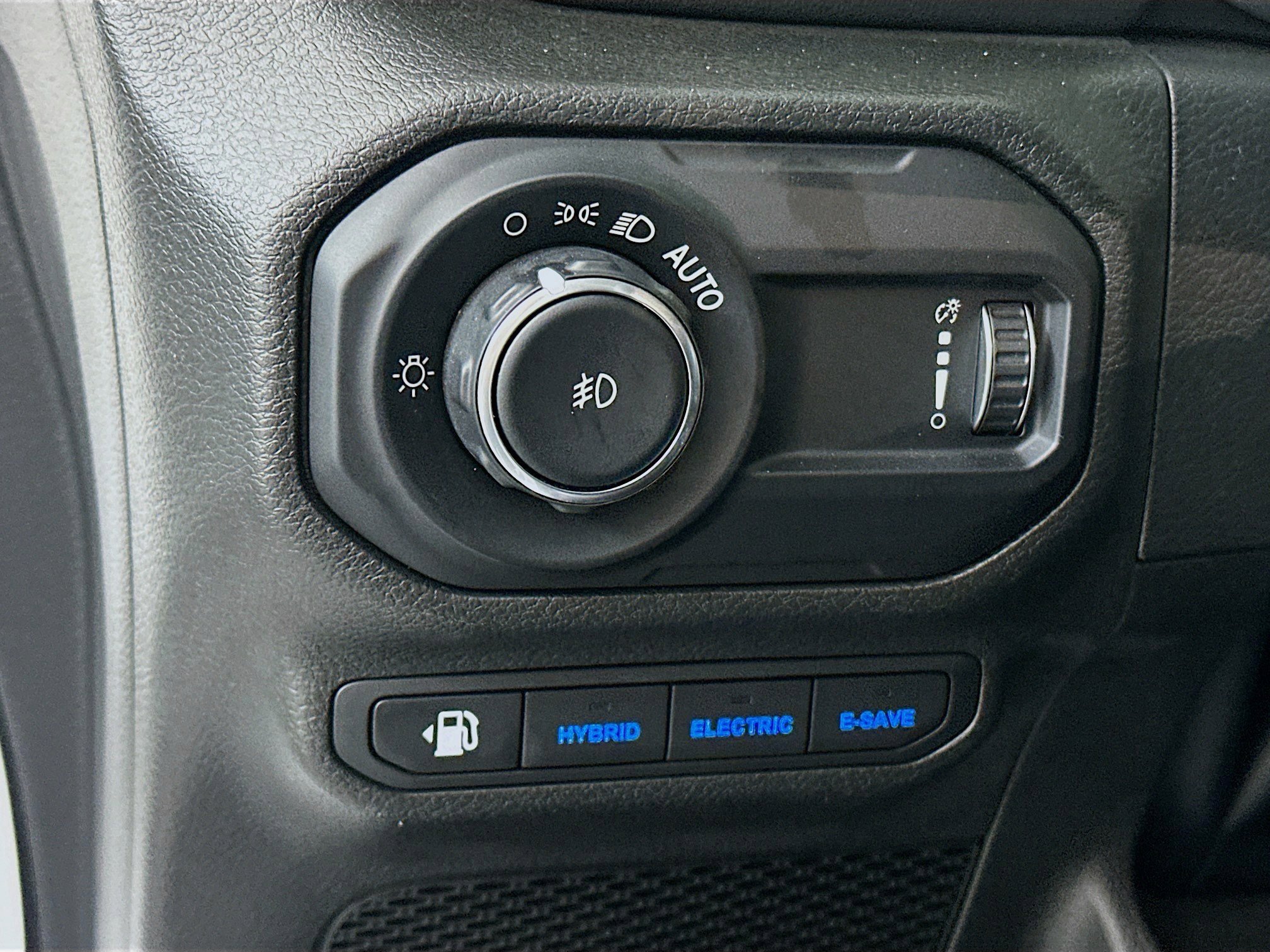 Used 2023 Jeep Wrangler Unlimited Sahara AWD/4WD image 16