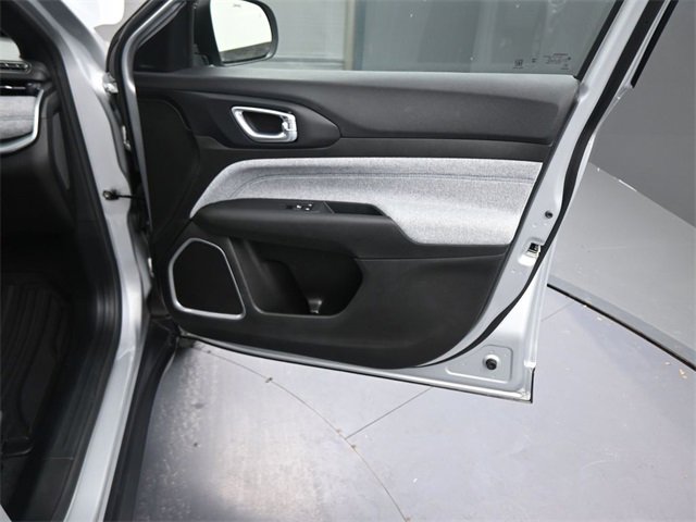 Used 2025 Jeep Compass Sport image 11