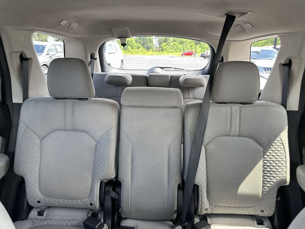Used 2023 Honda Pilot LX image 13