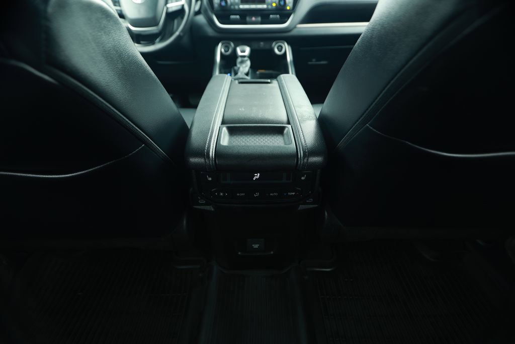 Used 2024 Toyota Grand Highlander Limited image 31