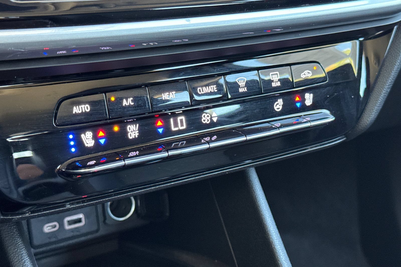 Used 2022 Chevrolet Bolt EUV Premier FWD image 21