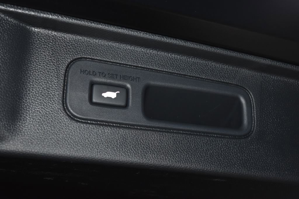 Used 2025 Honda Pilot Black Edition image 35