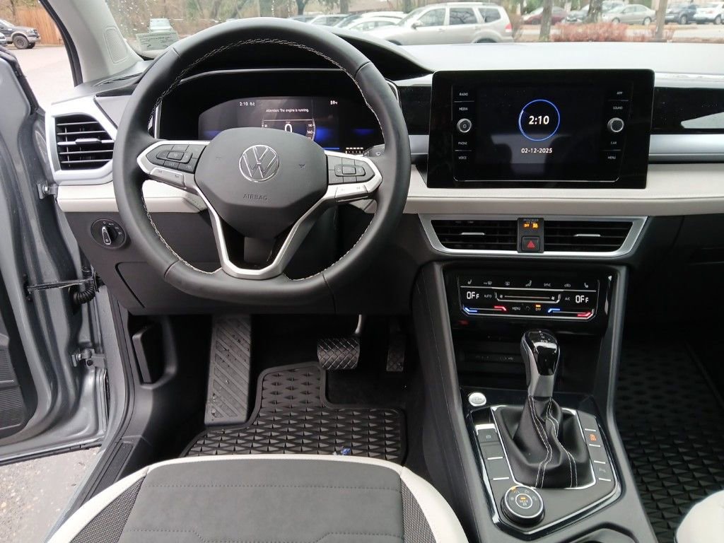 New 2025 Volkswagen Taos SE image 13