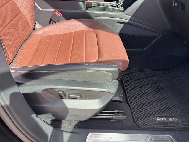 Used 2022 Volkswagen Atlas SEL Premium image 11