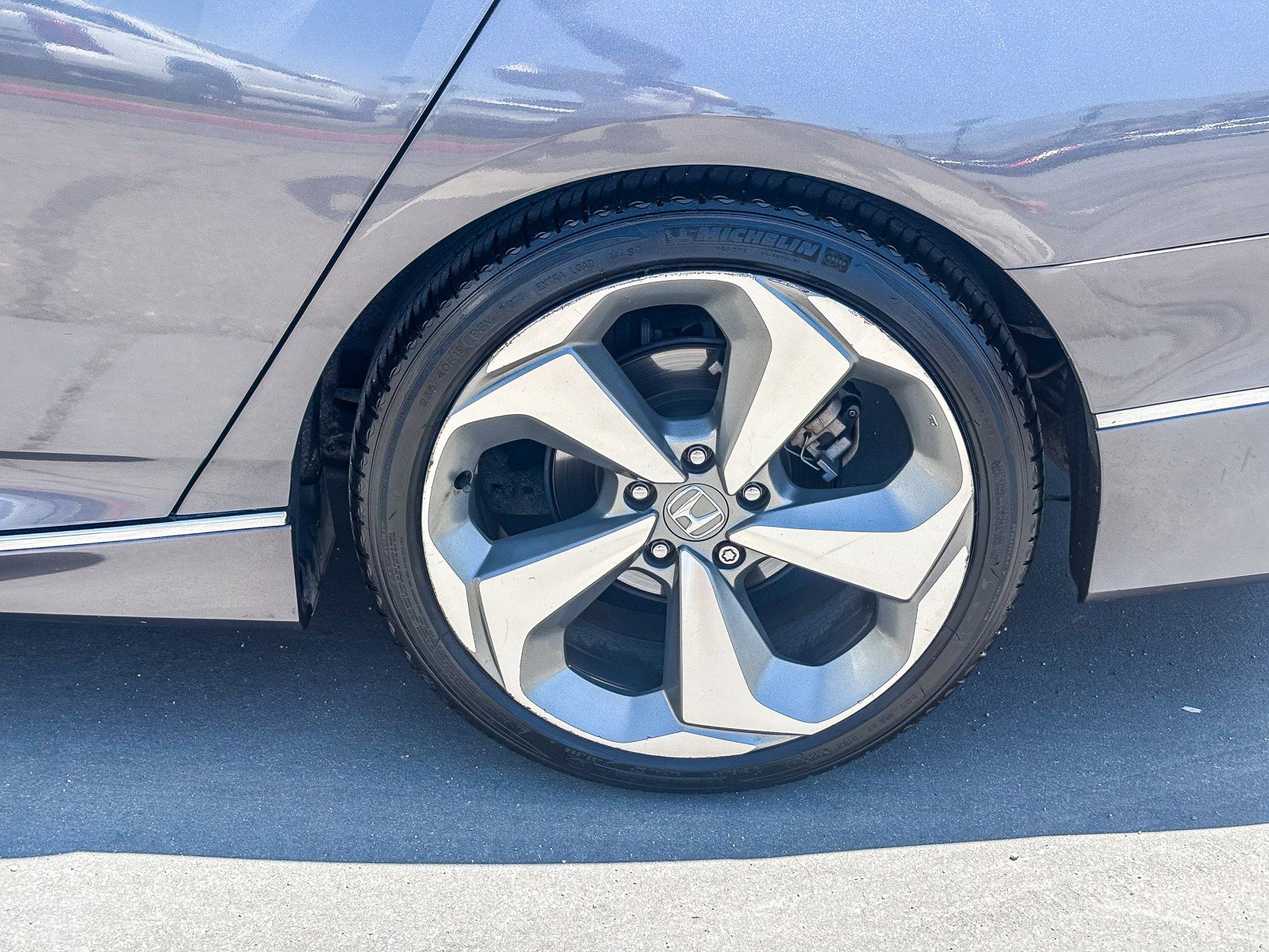 Used 2018 Honda Accord Touring image 12