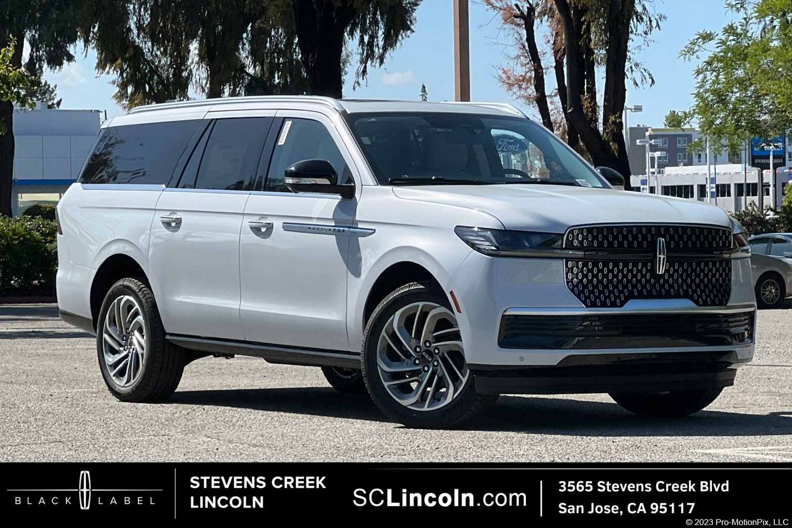 New 2026 Lincoln Navigator L Reserve AWD/4WD image 1