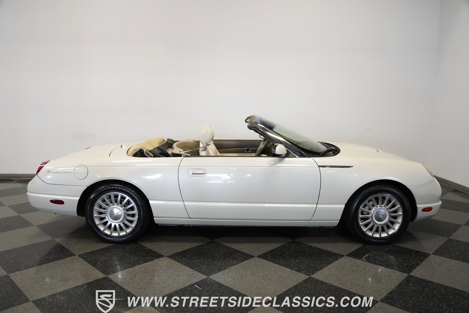 Used 2005 Ford Thunderbird 50th Anniversary image 24