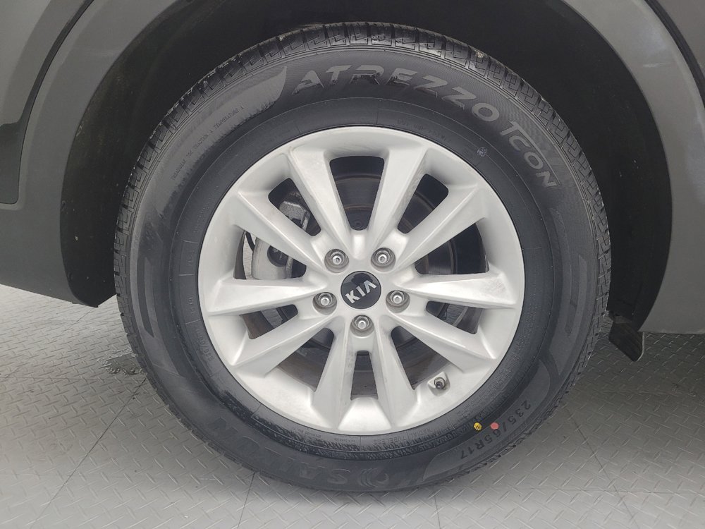 Used 2019 Kia Sorento L FWD image 31