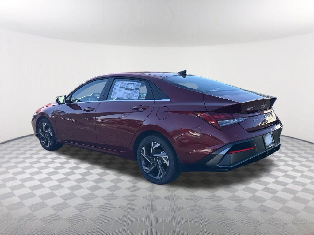 Used 2025 Hyundai Elantra SEL FWD image 7