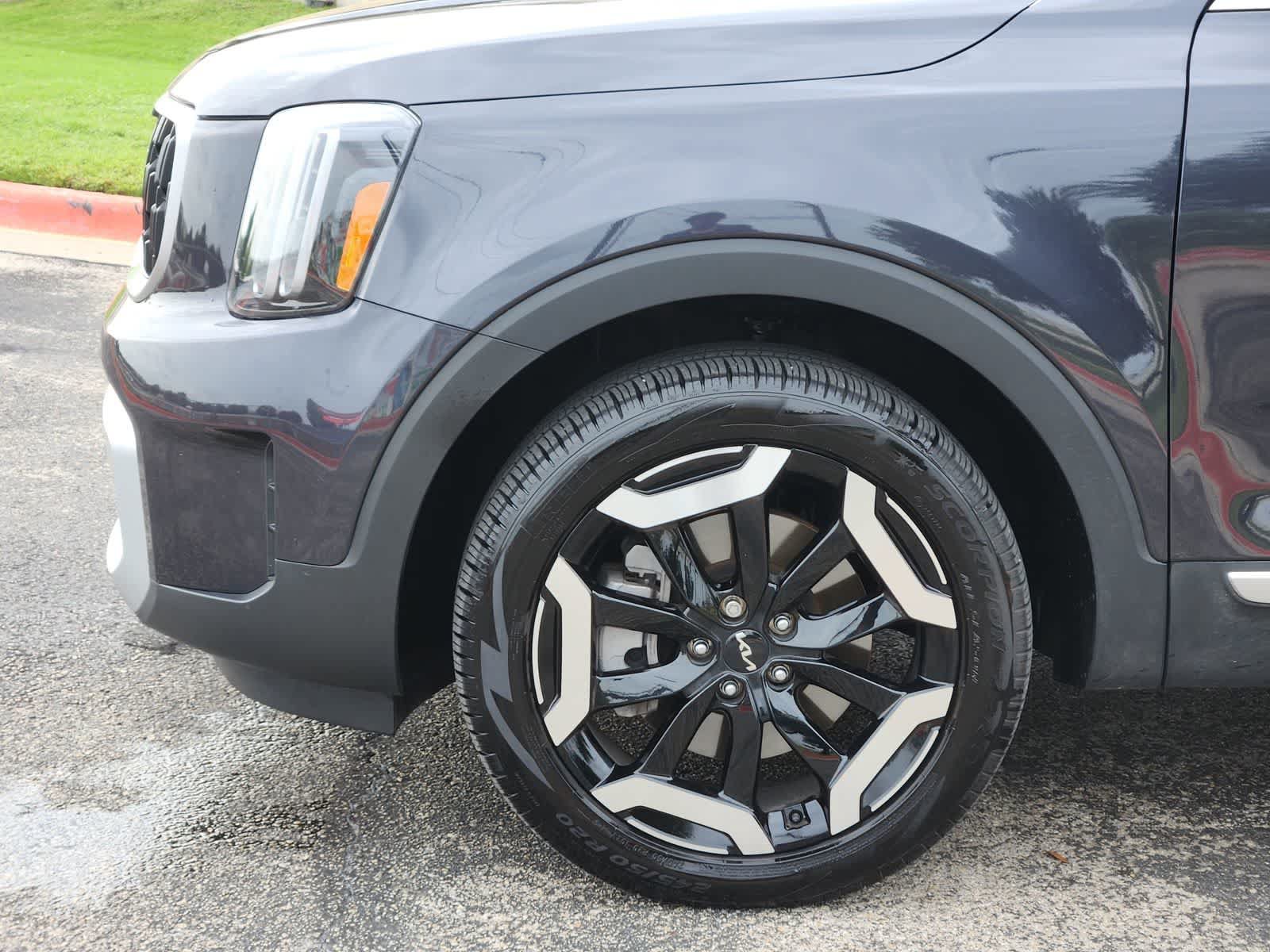 Certified 2025 Kia Telluride EX w/ EX Captain's Chair Package AWD/4WD image 8