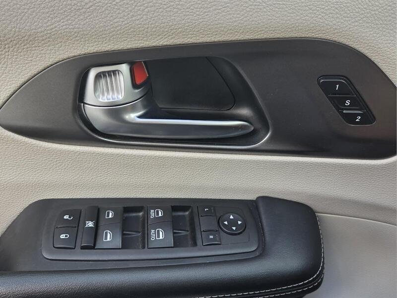 Used 2023 Chrysler Pacifica Touring-L FWD image 24