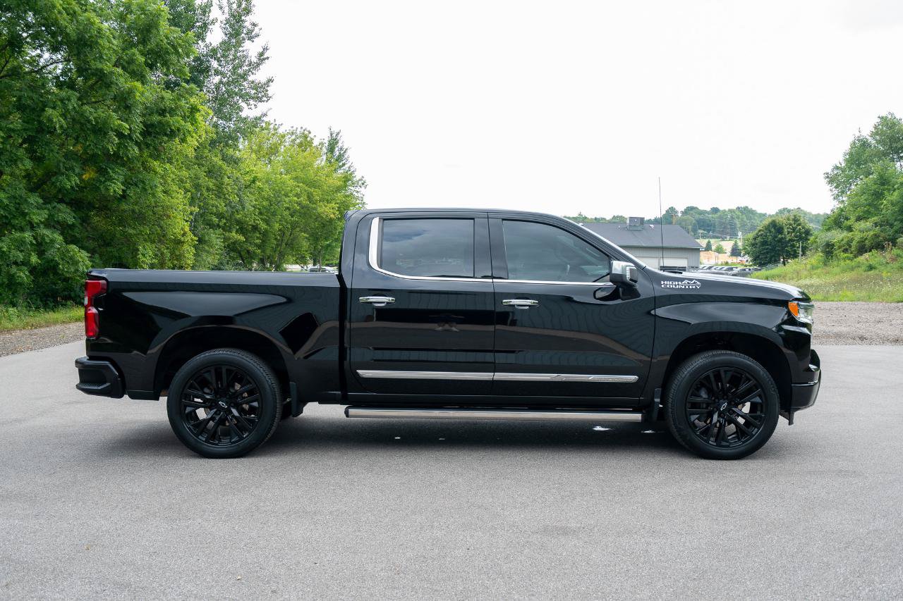 Used 2023 Chevrolet Silverado 1500 High Country w/ High Country Premium Package AWD/4WD image 2
