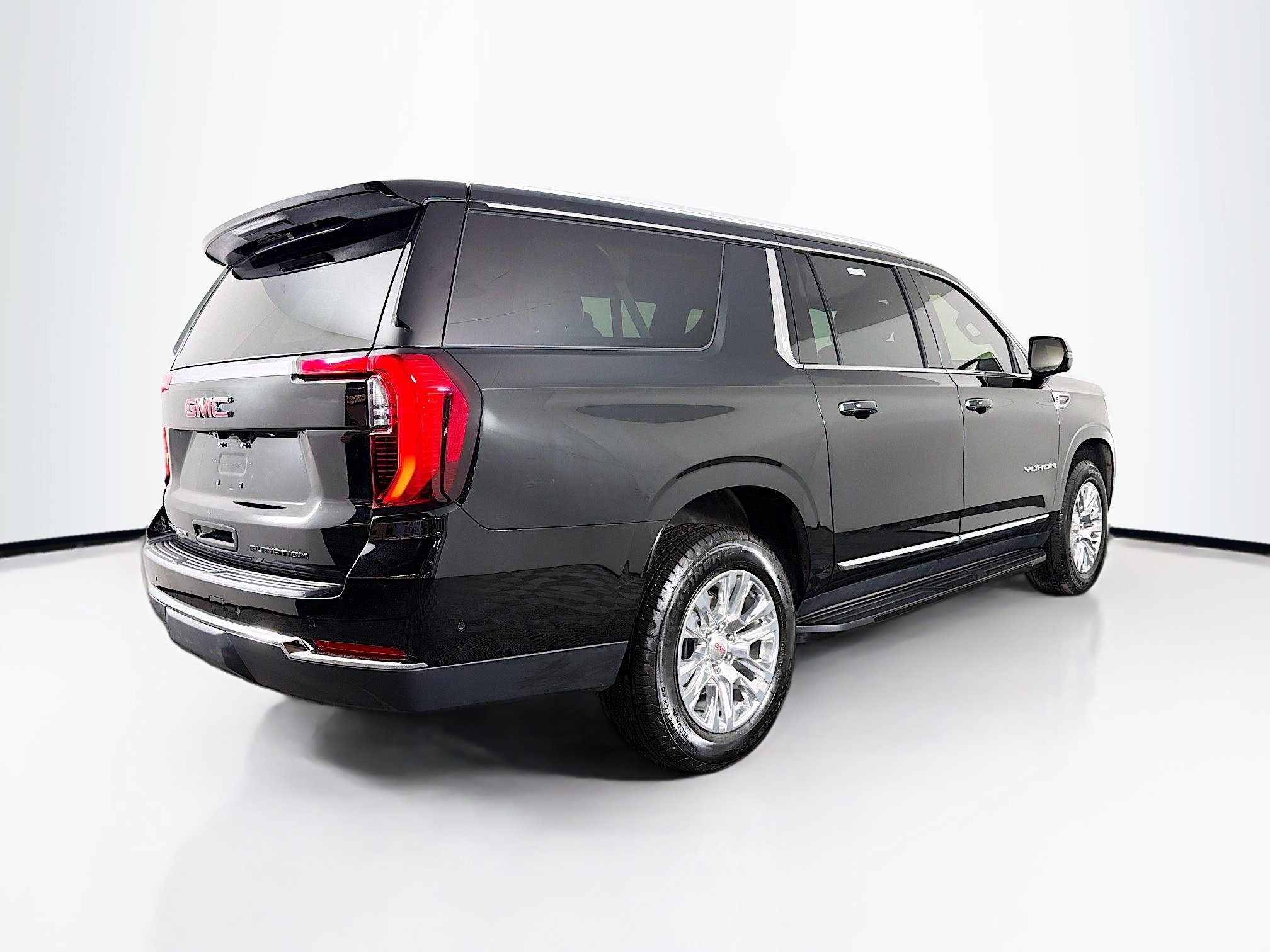 Used 2025 GMC Yukon XL Elevation image 8