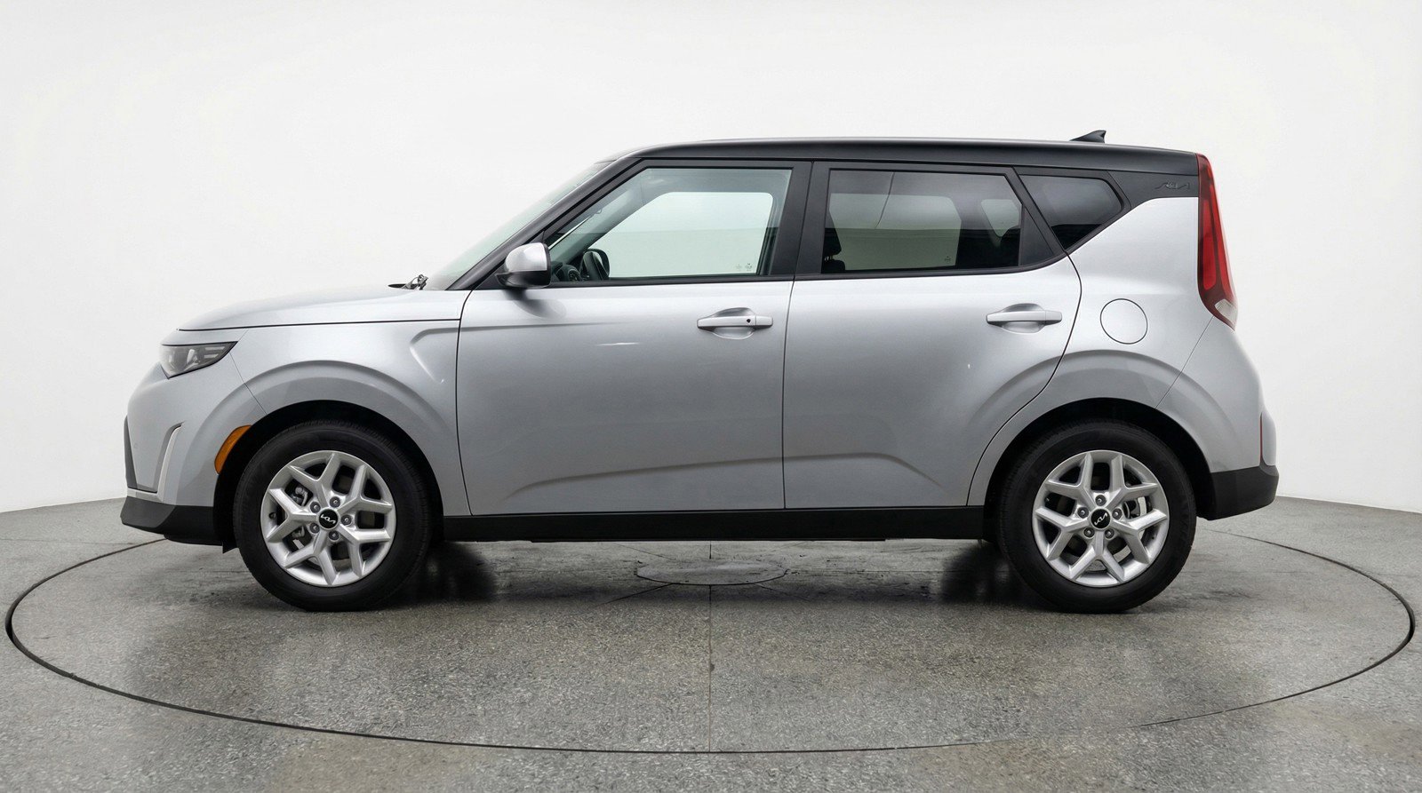 Used 2025 Kia Soul LX w/ LX Technology Package FWD image 5