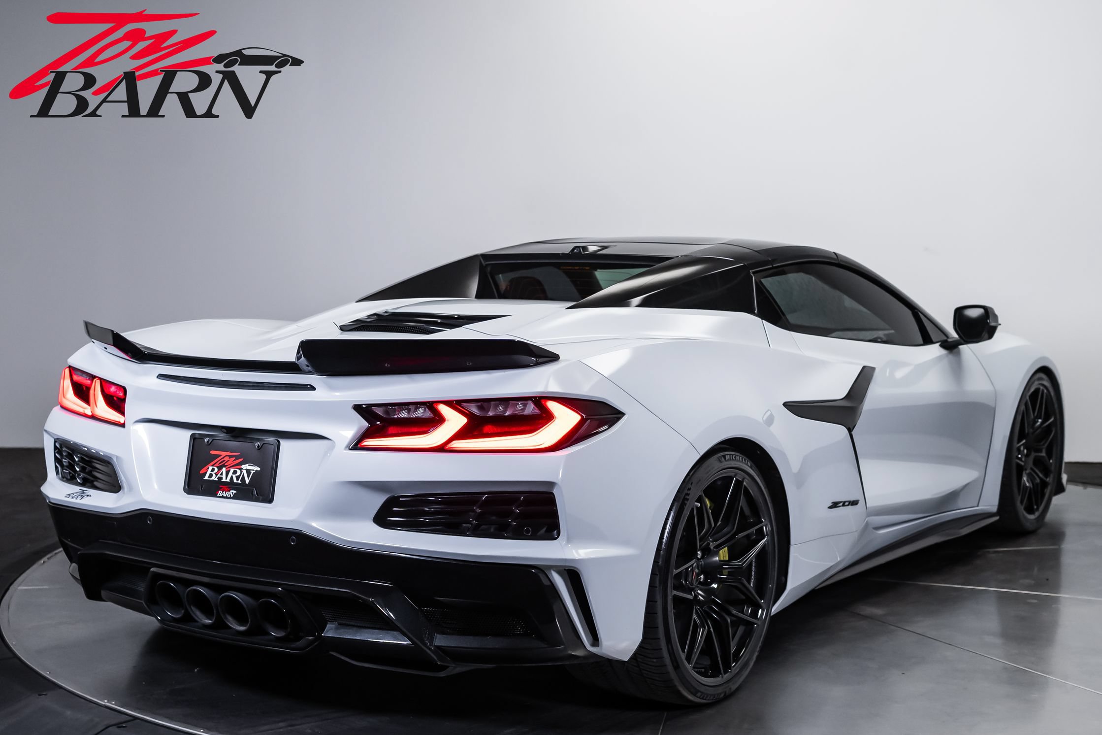 Used 2024 Chevrolet Corvette Z06 w/ Stealth Interior Trim Package RWD image 12