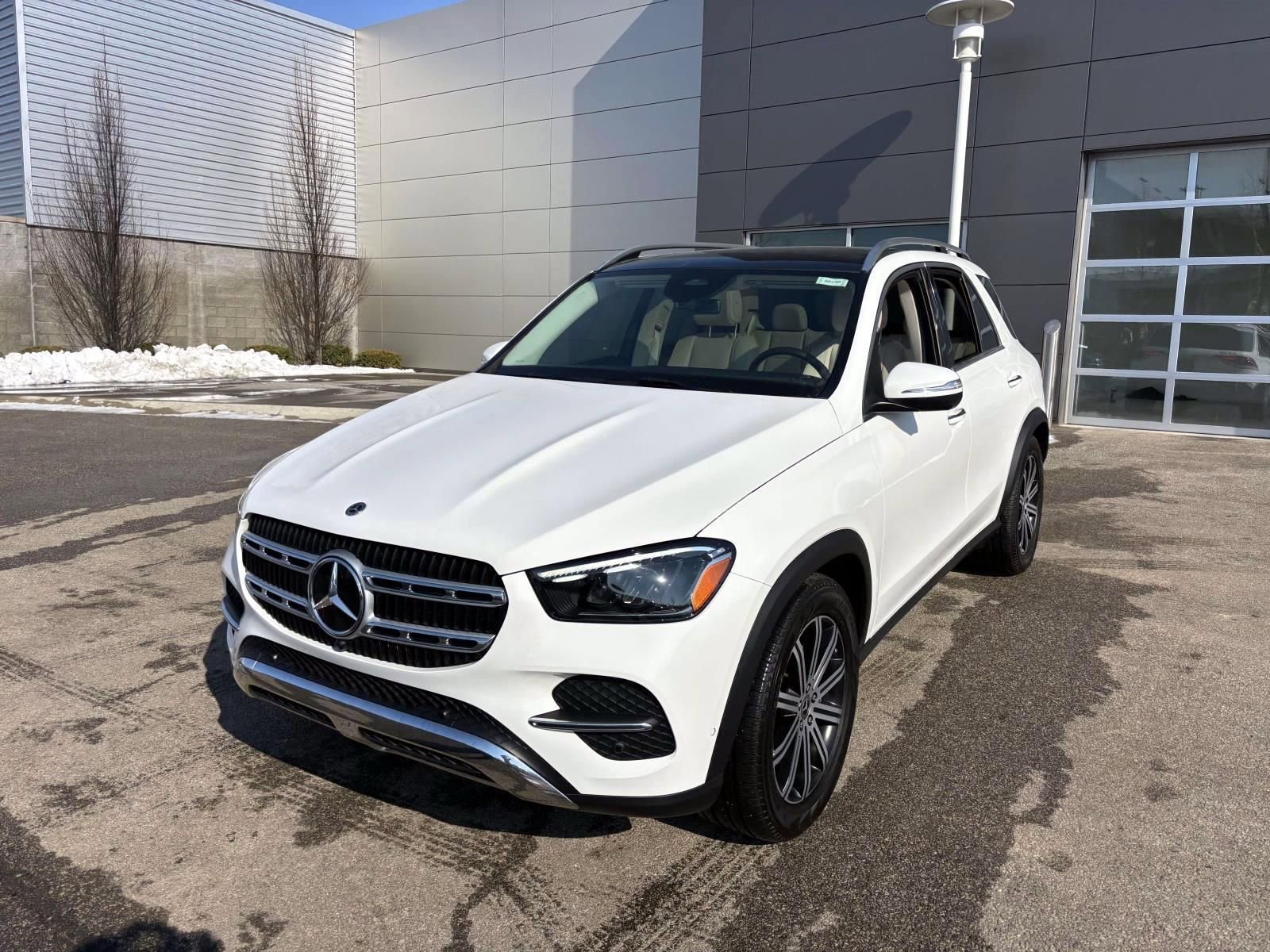 Used 2024 Mercedes-Benz GLE 450 4MATIC image 3