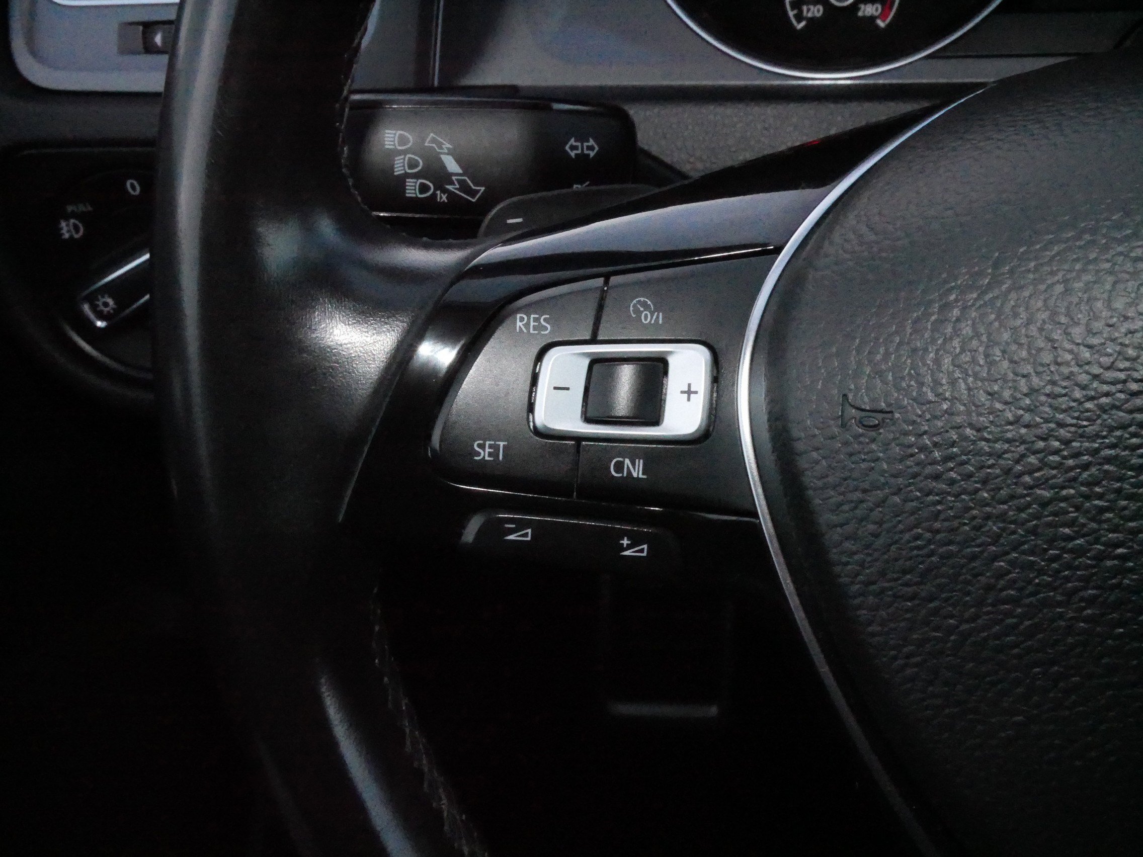 Used 2017 Volkswagen Golf Alltrack S image 26