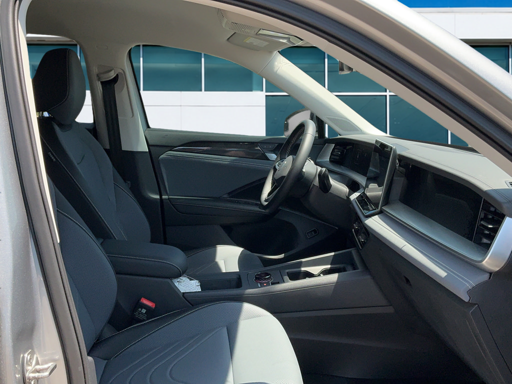 New 2026 Volkswagen Tiguan SE FWD image 10