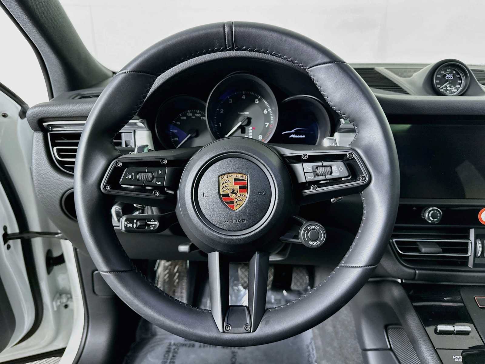 Certified 2026 Porsche Macan AWD/4WD image 14