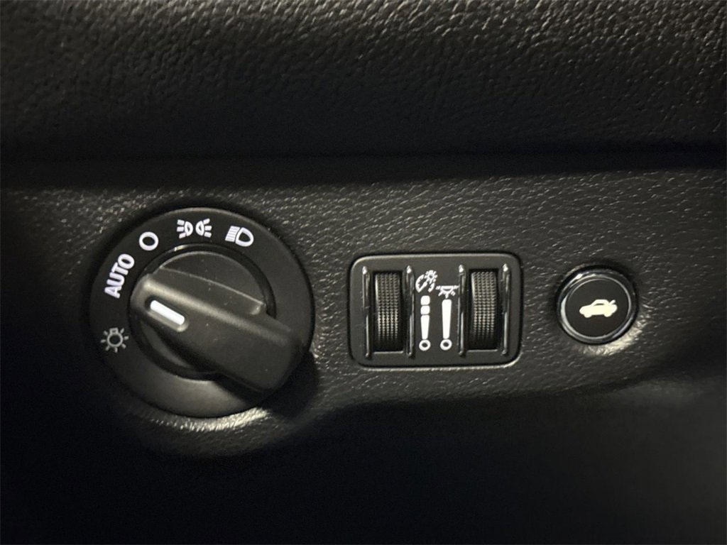 Used 2020 Dodge Challenger SXT image 17