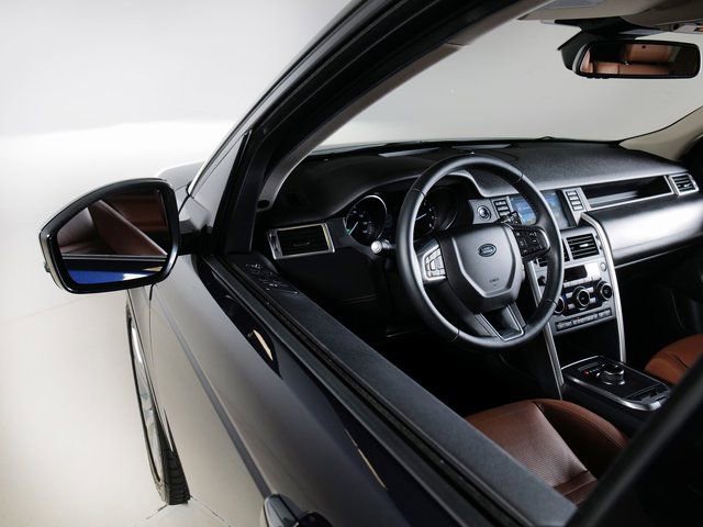 Used 2017 Land Rover Discovery Sport HSE Luxury image 25