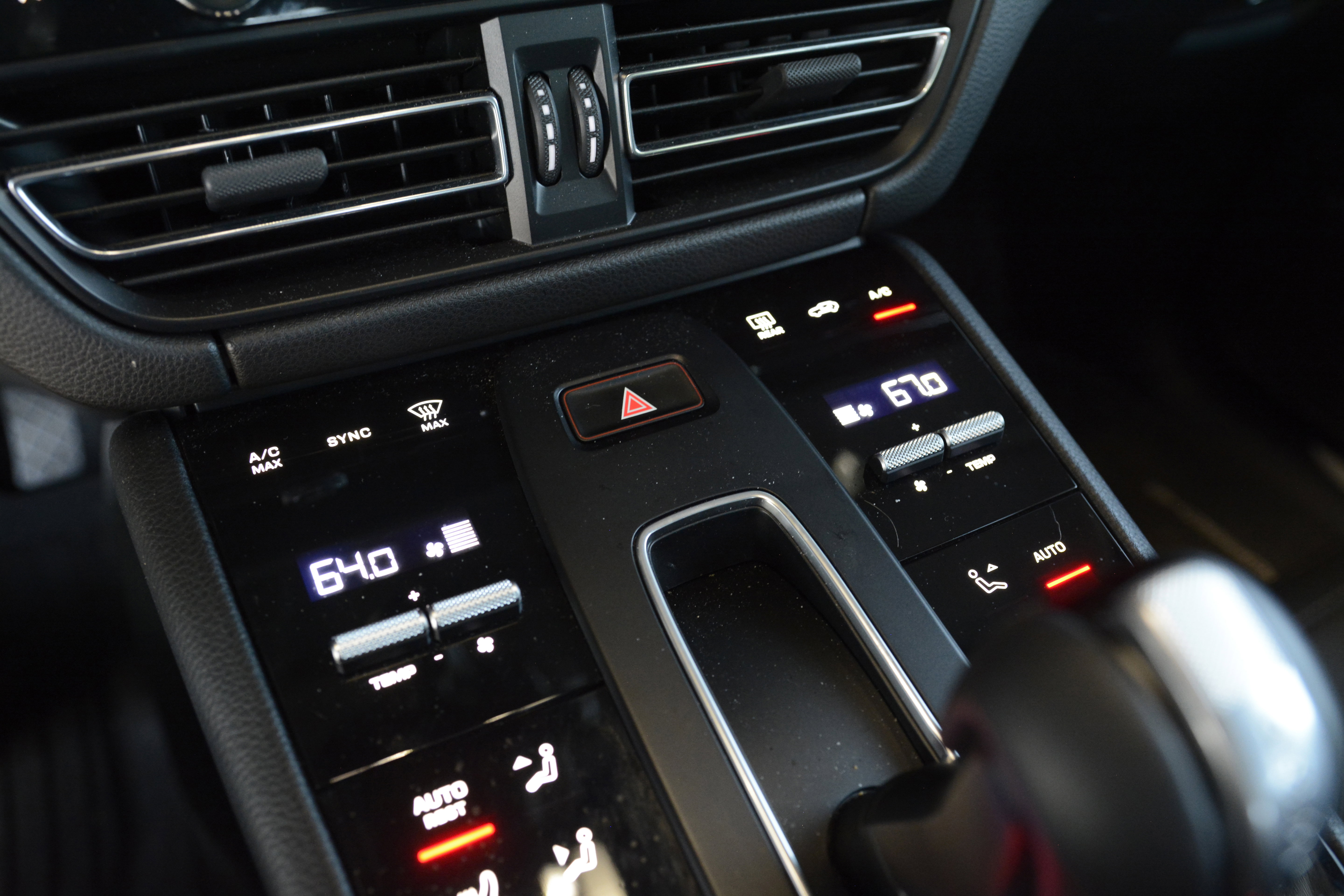 Certified 2022 Porsche Macan S AWD/4WD image 23