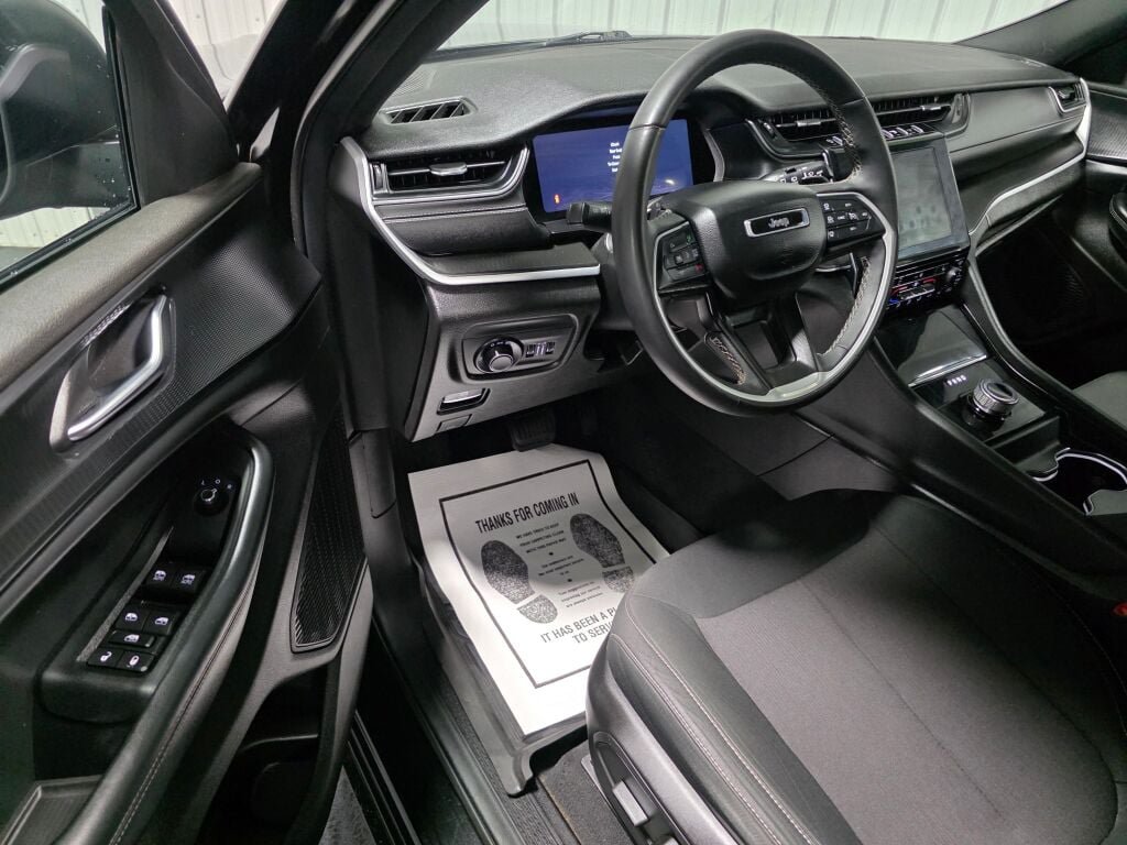 Used 2024 Jeep Grand Cherokee L Laredo w/ Luxury Tech Group I AWD/4WD image 6