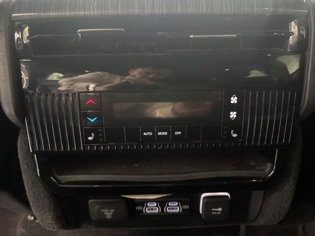 Used 2022 Jeep Wagoneer Series III image 18