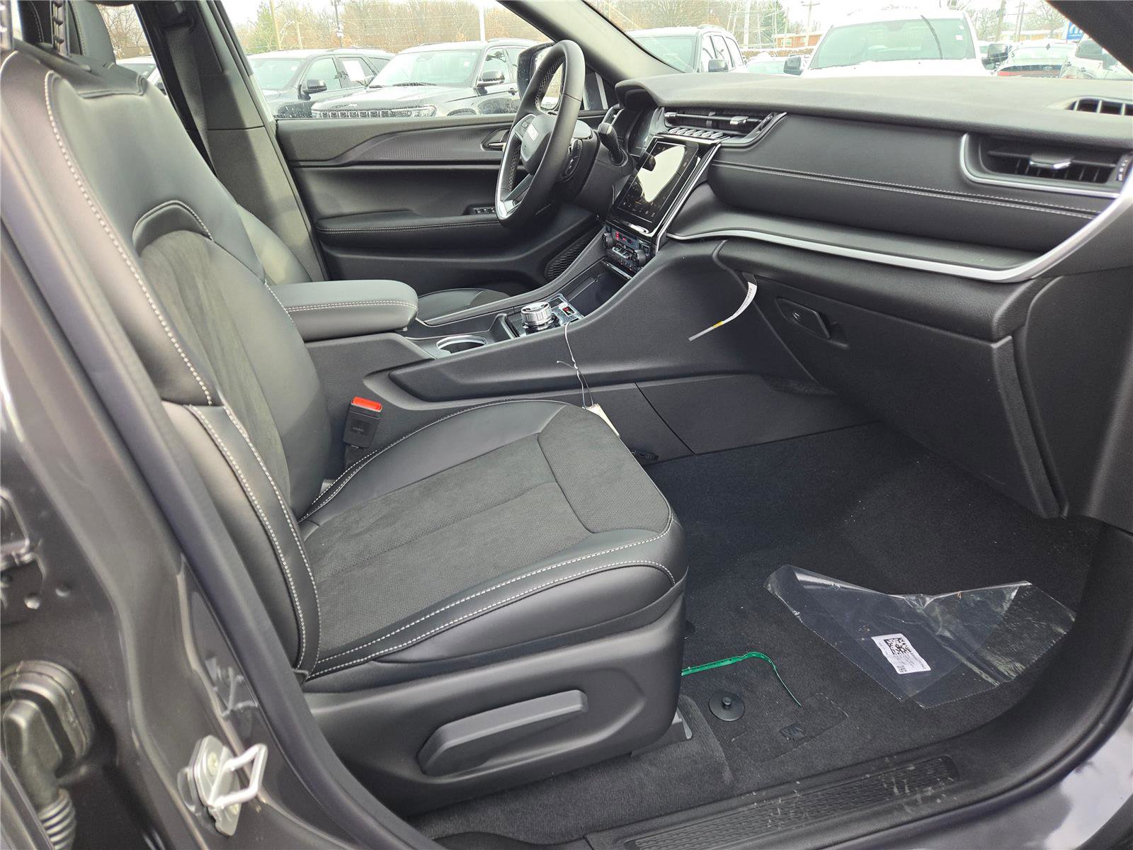 New 2025 Jeep Grand Cherokee Altitude w/ Trailer Tow Package image 7