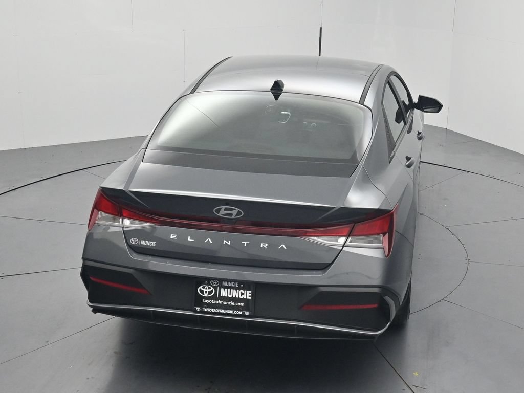 Used 2025 Hyundai Elantra SE FWD image 48
