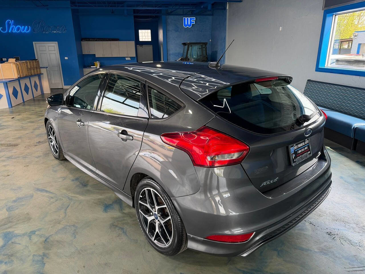 Used 2015 Ford Focus SE w/ SE Sport Package FWD image 12
