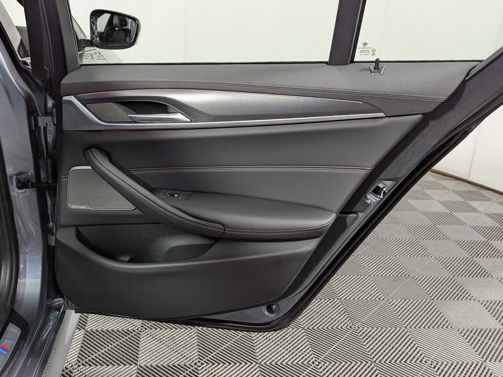 Used 2021 BMW M550i xDrive image 43