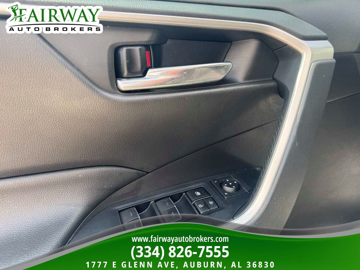 Used 2023 Toyota RAV4 XLE w/ Convenience Package FWD image 15