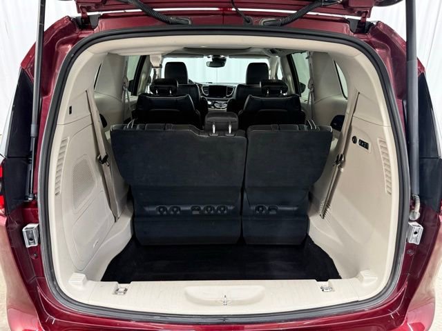 Used 2022 Chrysler Pacifica Limited FWD image 26